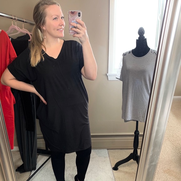 V-Neck Black Dress T-Shirt Dress With Pockets - Picture 2 of 8
